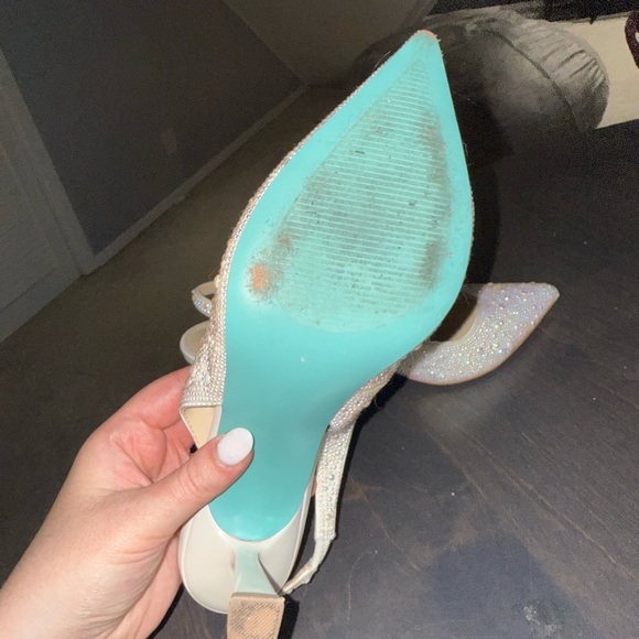 Elegant Crystal-Embellished Slingback Heels - Picture 3 of 3